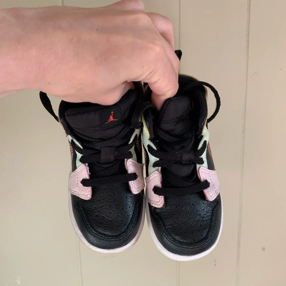 Nike Air Jordan 1 Mid SE Glow in the Dark Toddler Sneakers 7c - Picture 6 of 8